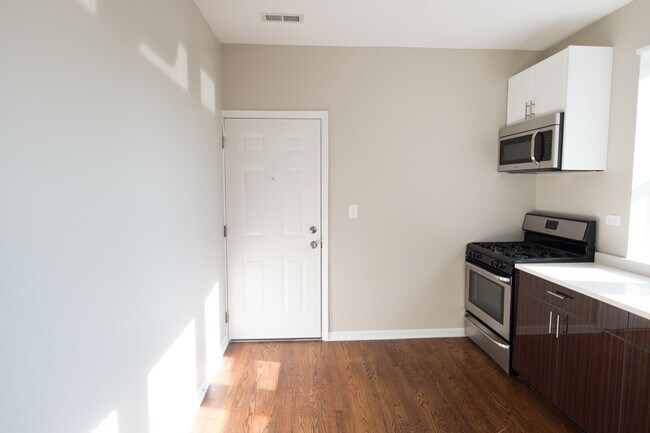 Foto del edificio - 3116 N Hoyne Ave