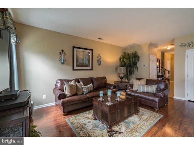 Building Photo - 118 Oak Ridge Dr