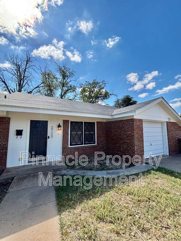 Building Photo - 2713 University Ave