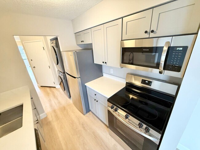 Foto del edificio - Fully Renovated 3-Bedroom Unit in Prime Ashmont Location w/ Parking