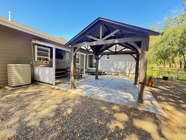 Foto del edificio - 3 bed/2 ba country home