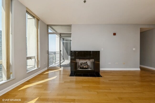 Building Photo - 1250 S Michigan Ave