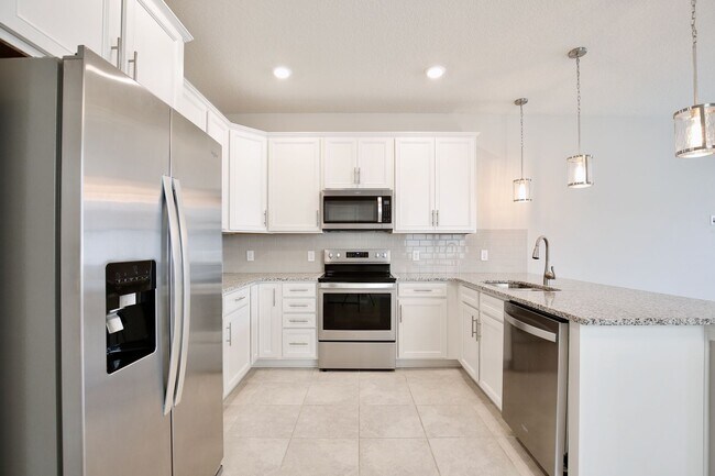 Building Photo - Gorgeous 3/3 Spacious Townhome with a Pave...