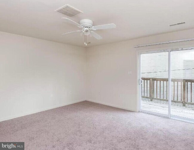 Foto del edificio - 5235 Crowson Ave