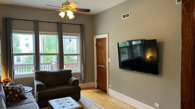 Foto del edificio - 2424 W Moffat St