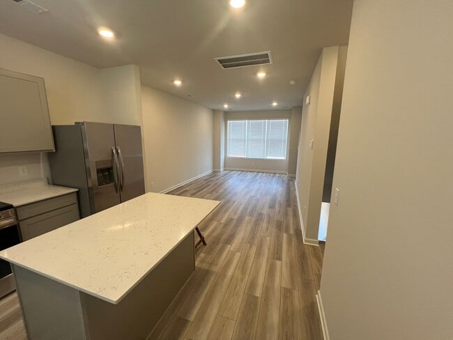 Building Photo - Beautiful New Townhouse!!!