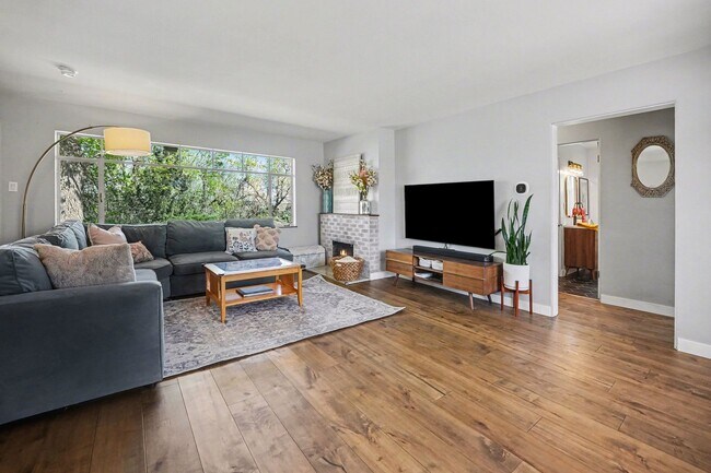 Foto del edificio - Sunlit Wheat Ridge Gem with Huge Wooded Backyard