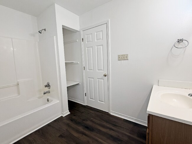 Building Photo - 2900 Clermont Dr