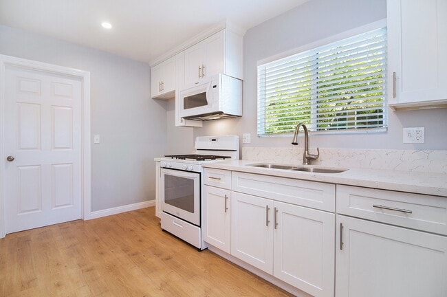 Photo - Olive Avenue Triplex Apartment