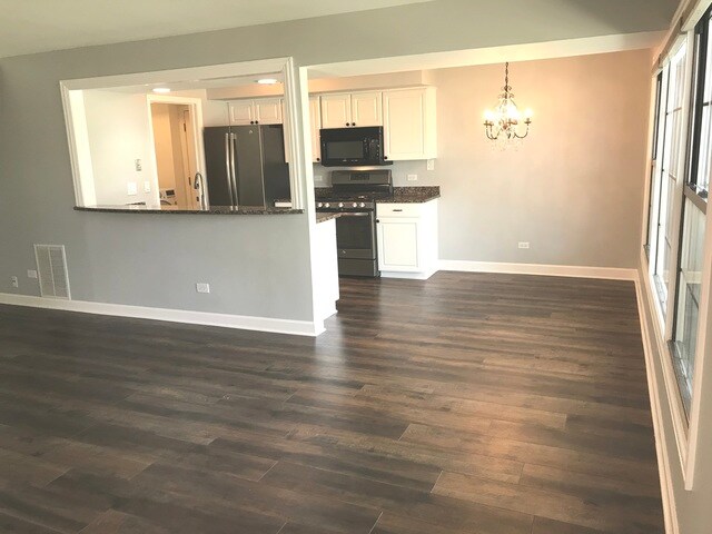 Building Photo - 550 Inverrary Ln