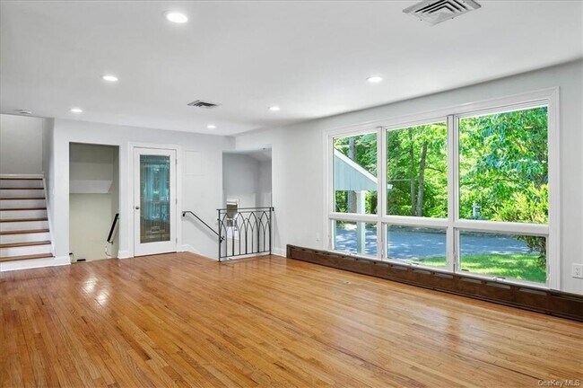 Foto del edificio - 112 Old Mountain Rd
