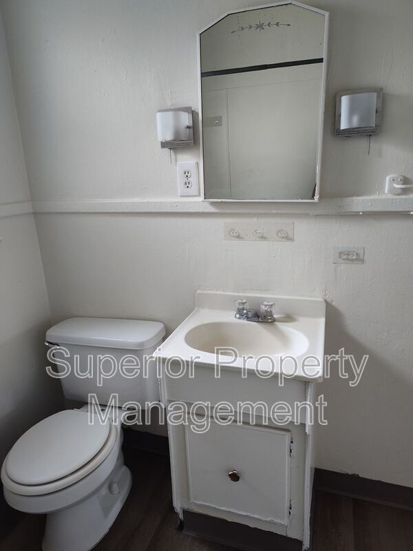 Foto del edificio - 206 E 5th St