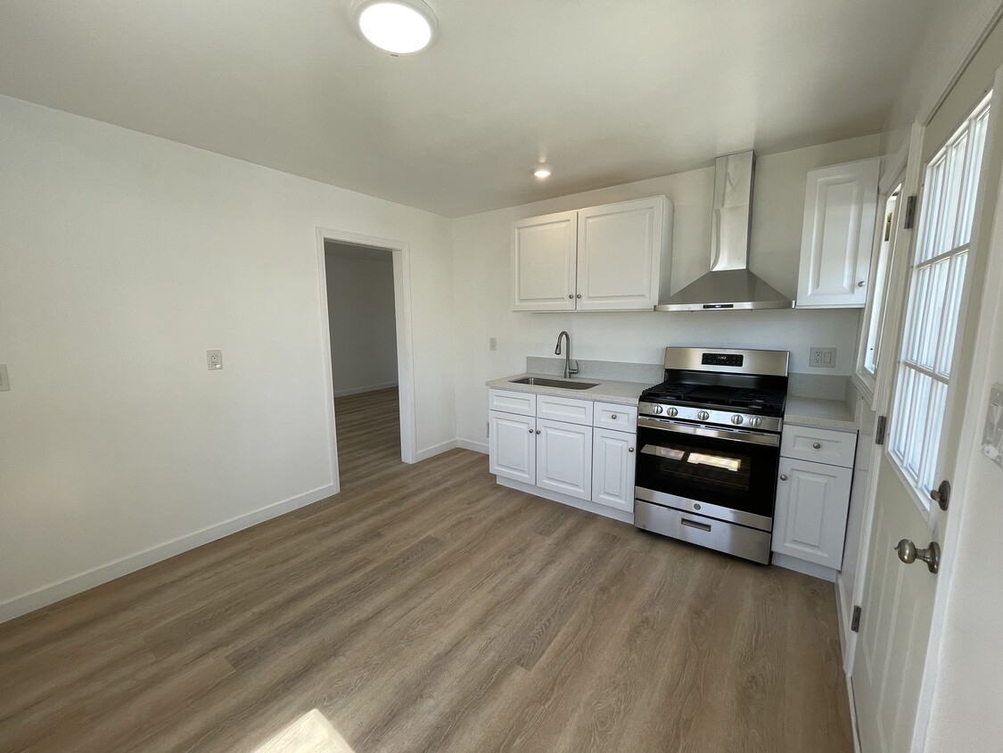 Kitchen - 14788 Polk St