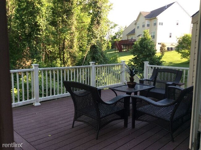 Building Photo - 4 br, 3.5 bath House - 8702 Military Post Ct