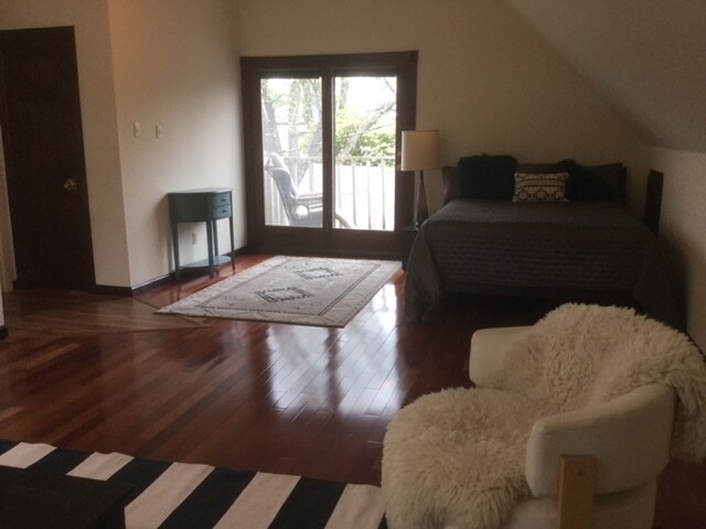 upstairs with outside deck - 5355 Vanderbilt Ave