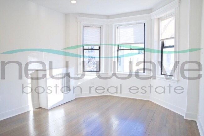 Building Photo - 112 Queensberry St