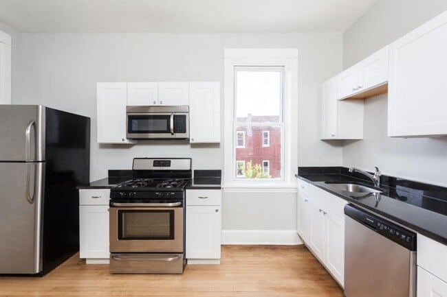 Building Photo - 3 bedroom in Chicago IL 60622