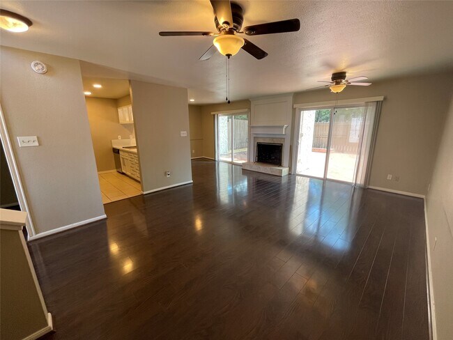 Foto del edificio - 12315 Glenview Dr