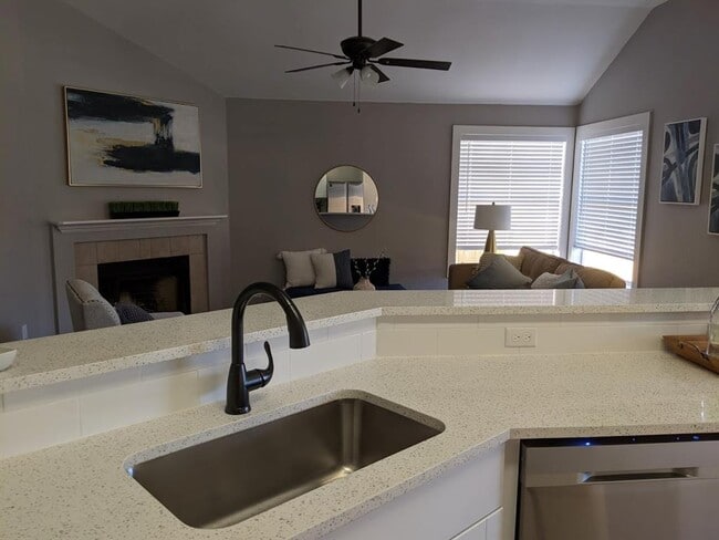 Foto del edificio - 3631 Walleye Cove