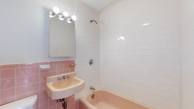 Building Photo - 479 Beacon St