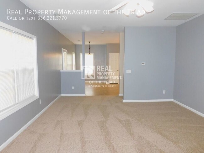 Foto del edificio - Lovely 4BR/2.5BA Home in Burlington!