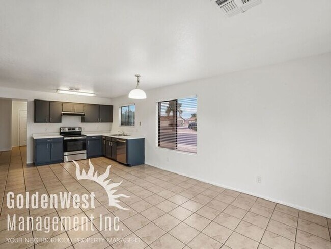 Building Photo - Stunning 3Bdm 2Ba Home with a Private Yard.