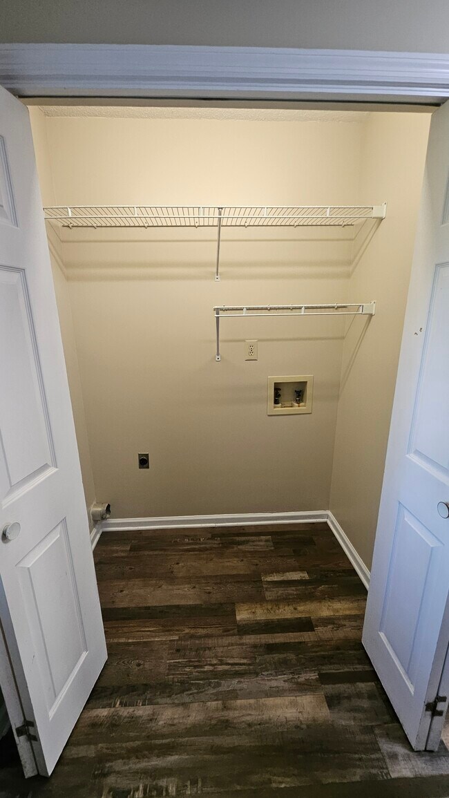 Foto del edificio - 4465 Ellis Cir NW