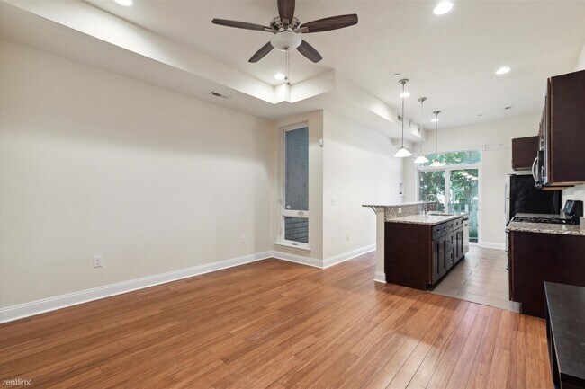 Foto del edificio - 4 br, 3 bath Duplex - 1408 WILLINGTON ST U...