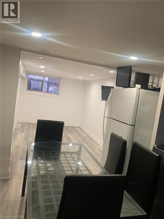 Building Photo - 850 Garth St