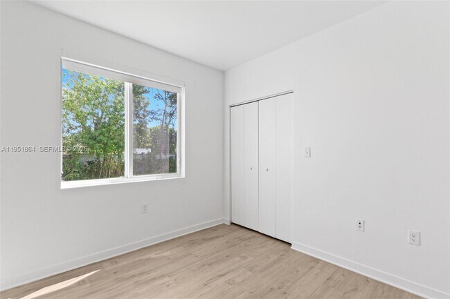 Building Photo - 170 NW 158th St