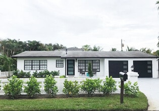 Building Photo - Furnished Short Term Rental - 108 NE 19th St