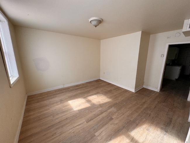 Building Photo - 2004 W Lincoln Ave