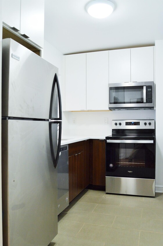 Primary Photo - 4564 MacArthur Blvd NW