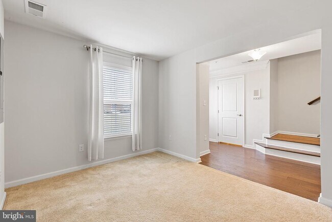 Building Photo - 101 Dallett Ln