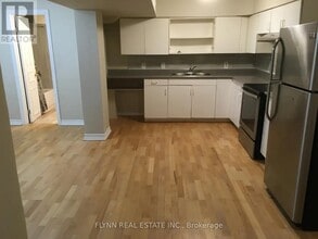 Building Photo - 9 Panda Ln