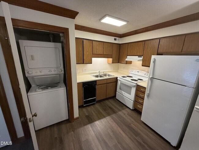Building Photo - 3511 Ivy Commons Dr