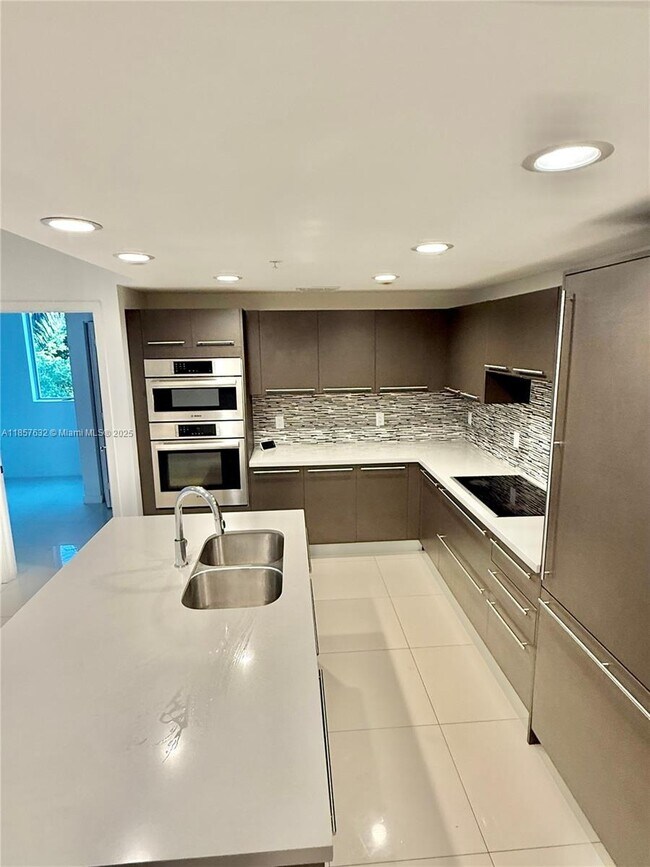 Foto del edificio - 7661 NW 107th Ave