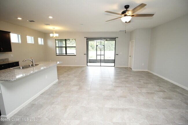 Foto del edificio - 880 Old Country Rd S E