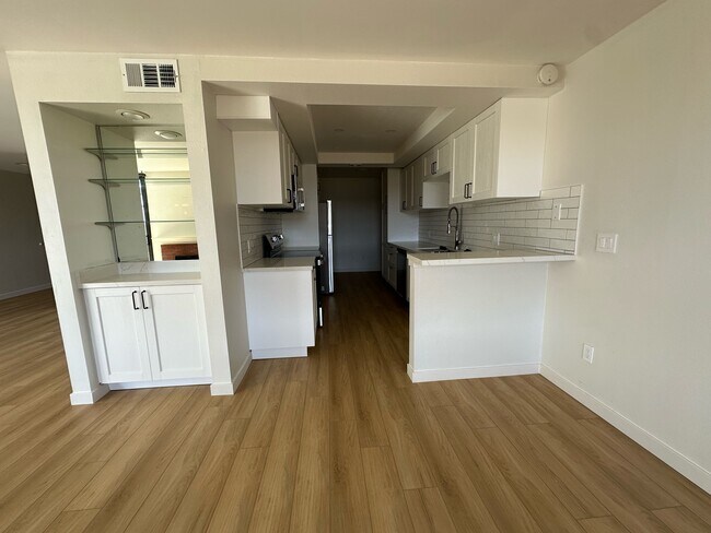 Foto del edificio - 8828 Pershing Dr