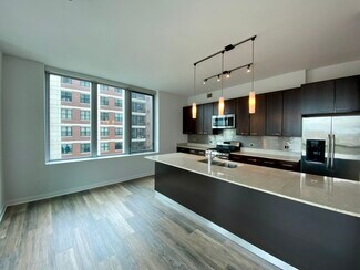 Building Photo - 668 N Kingsbury St
