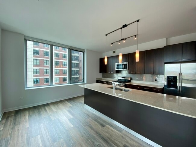 Building Photo - 668 N Kingsbury St