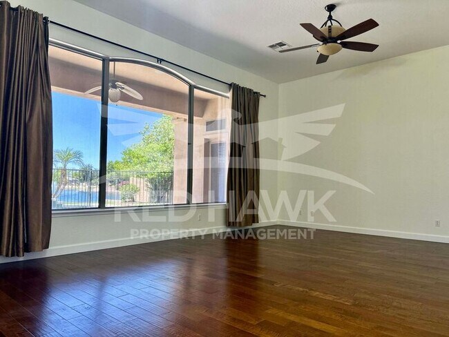 Foto del edificio - 1588 W Yosemite Pl