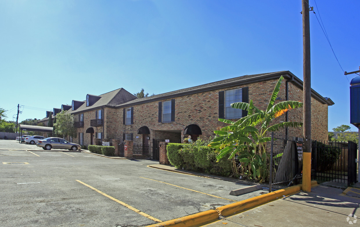 Primary Photo - Fountain Spring Apartments