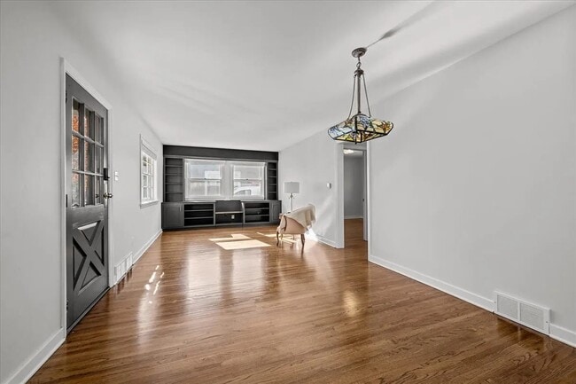 Building Photo - Ingleside Avenue