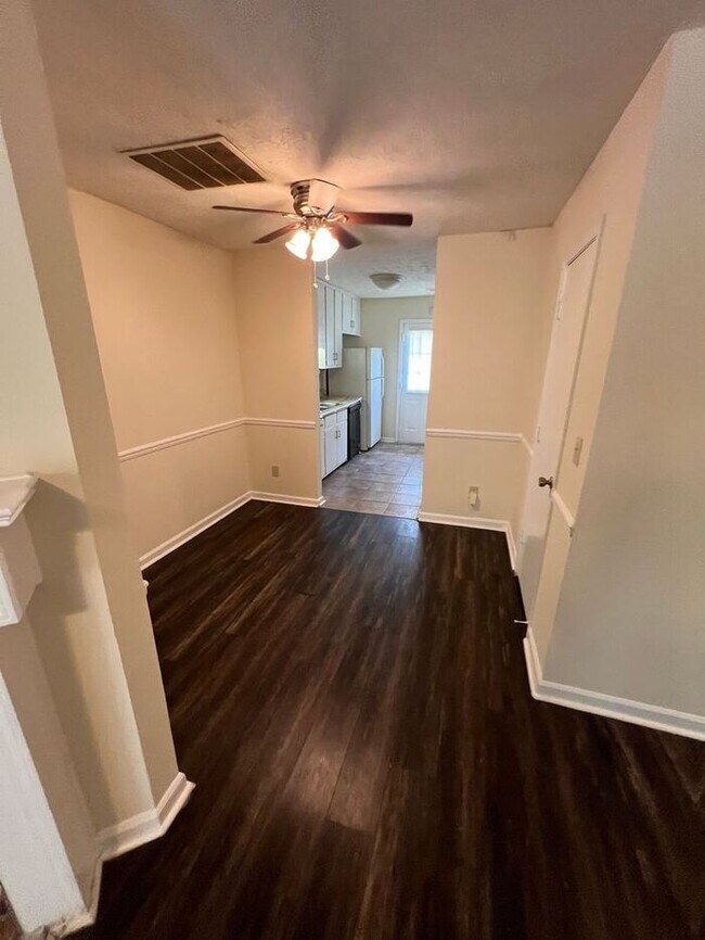 Foto del edificio - BEAUTIFUL 2 bedroom 2 bathroom Duplex