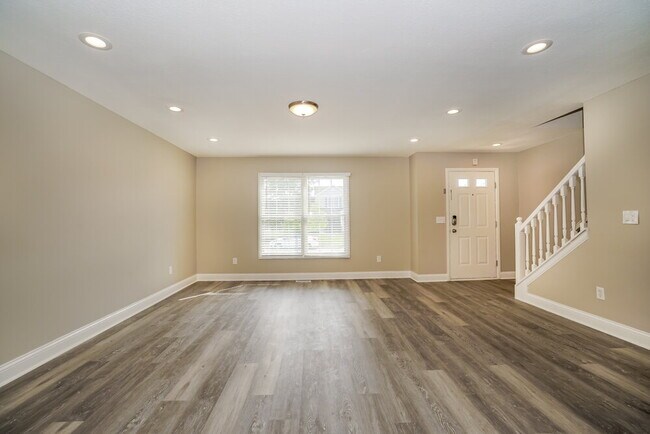 Building Photo - 100 Dakota Ct