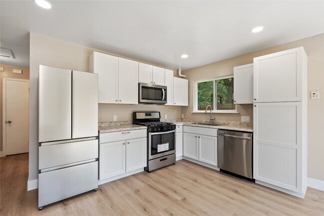 Building Photo - 6801 Villita Avenida