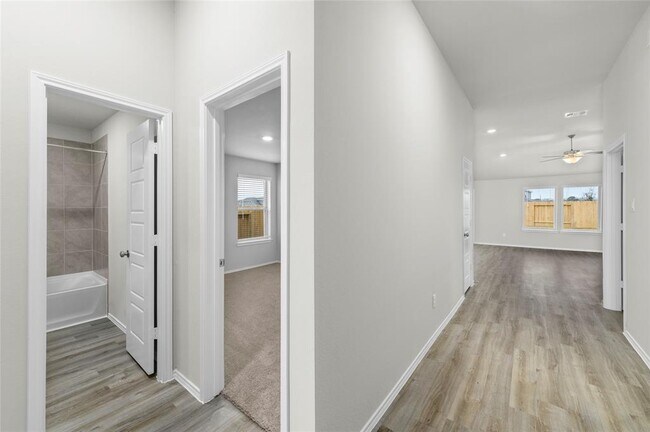 Foto del edificio - 7730 Squall Ln