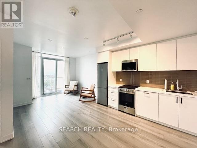 Building Photo - 1109 St Clair Ave W