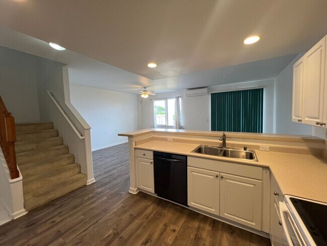 Building Photo - 2 Bedroom / 2.5 Bath Condo with 1 car gara...
